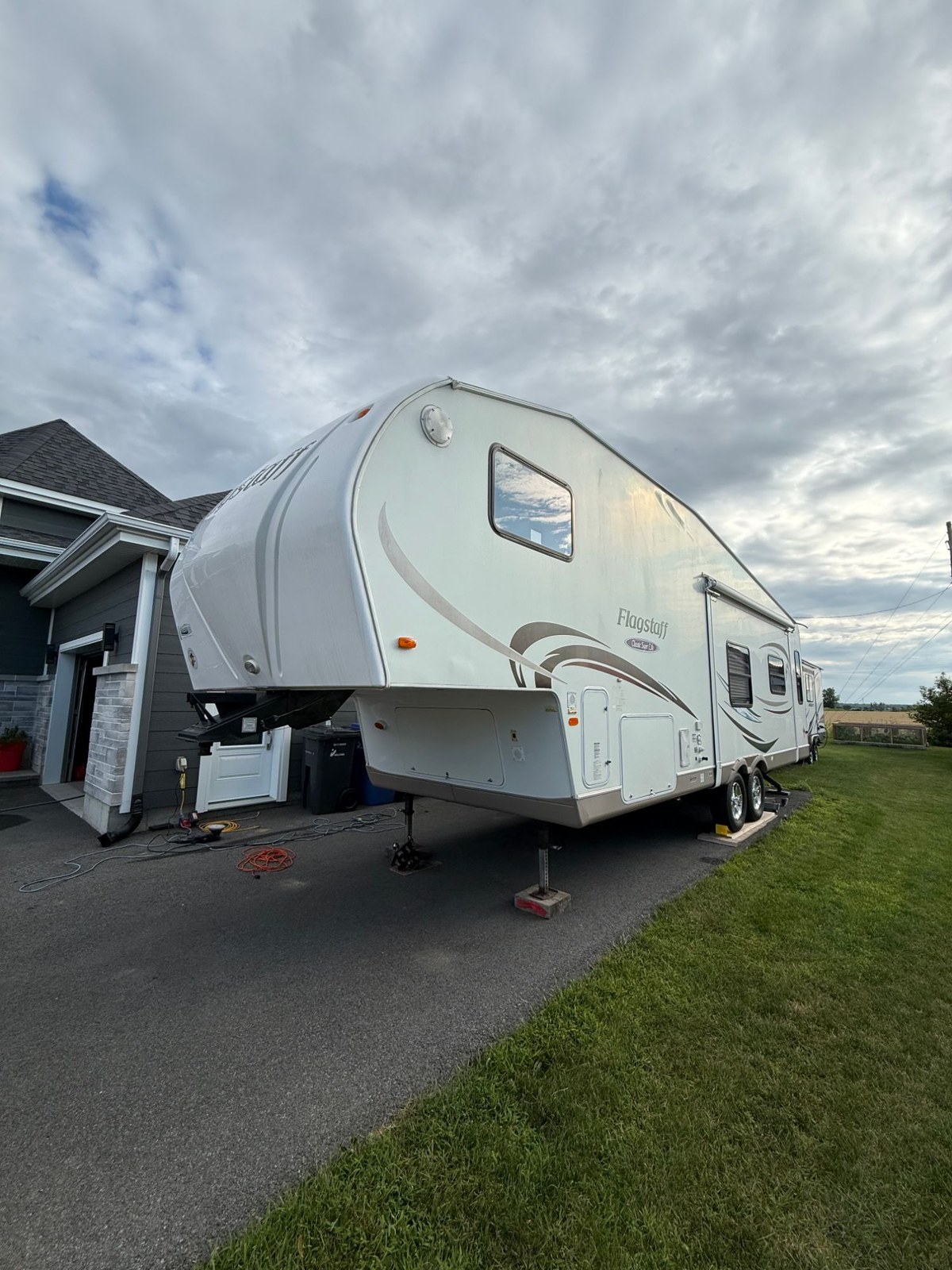 Fifth wheel Flagstaff avant polissage