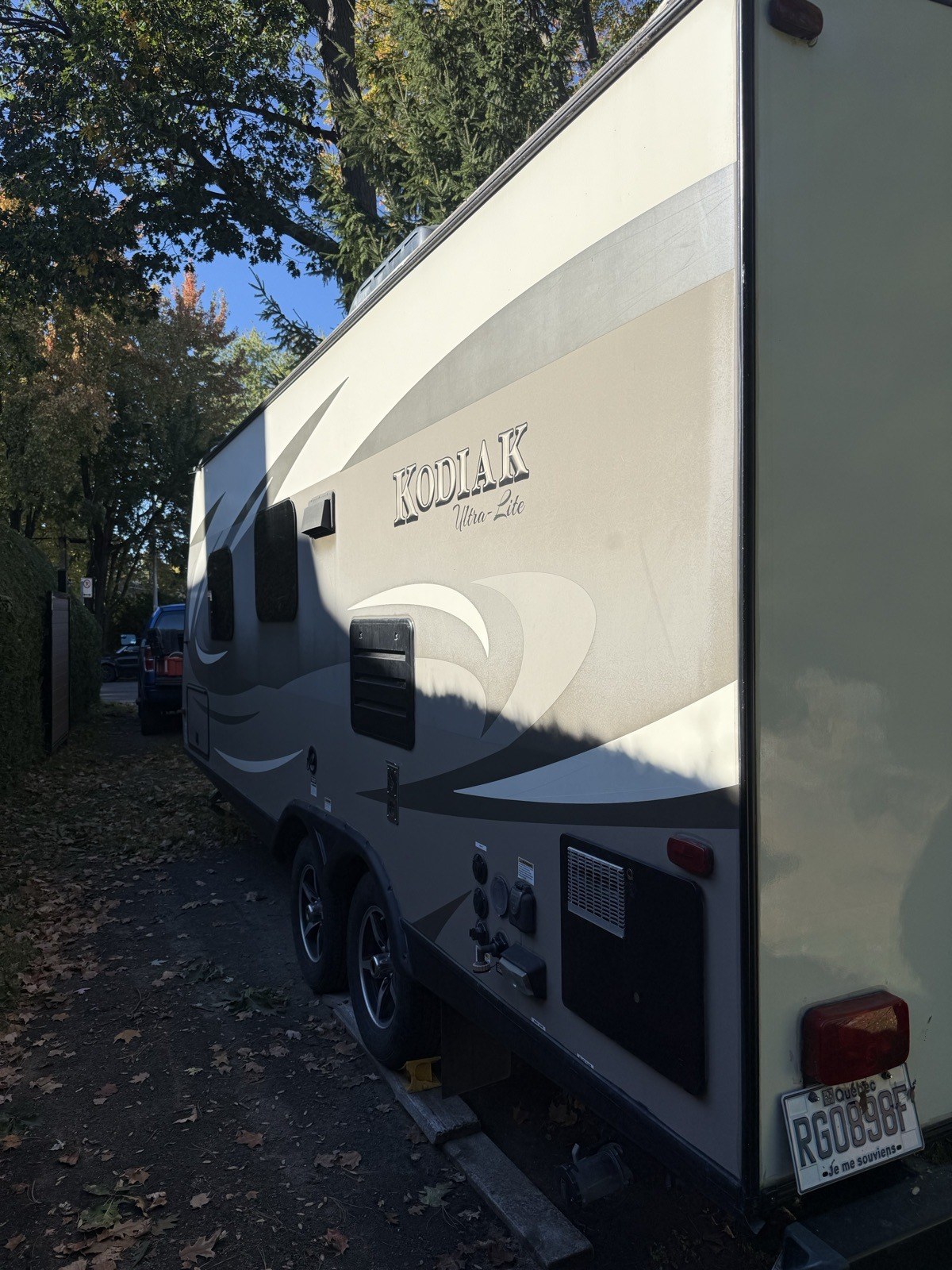 Roulotte Kodiak Ultra-Lite avant polissage, vue arrière