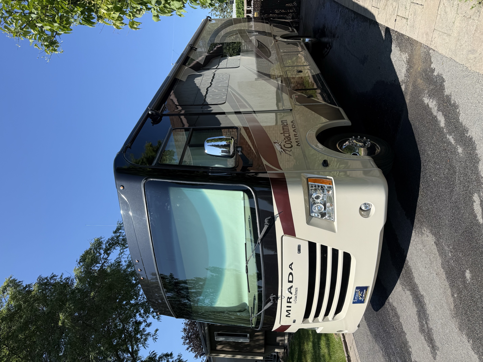 Motorisé Coachmen Mirada après polissage, réalisation Unipolissage Marine et Récréatif