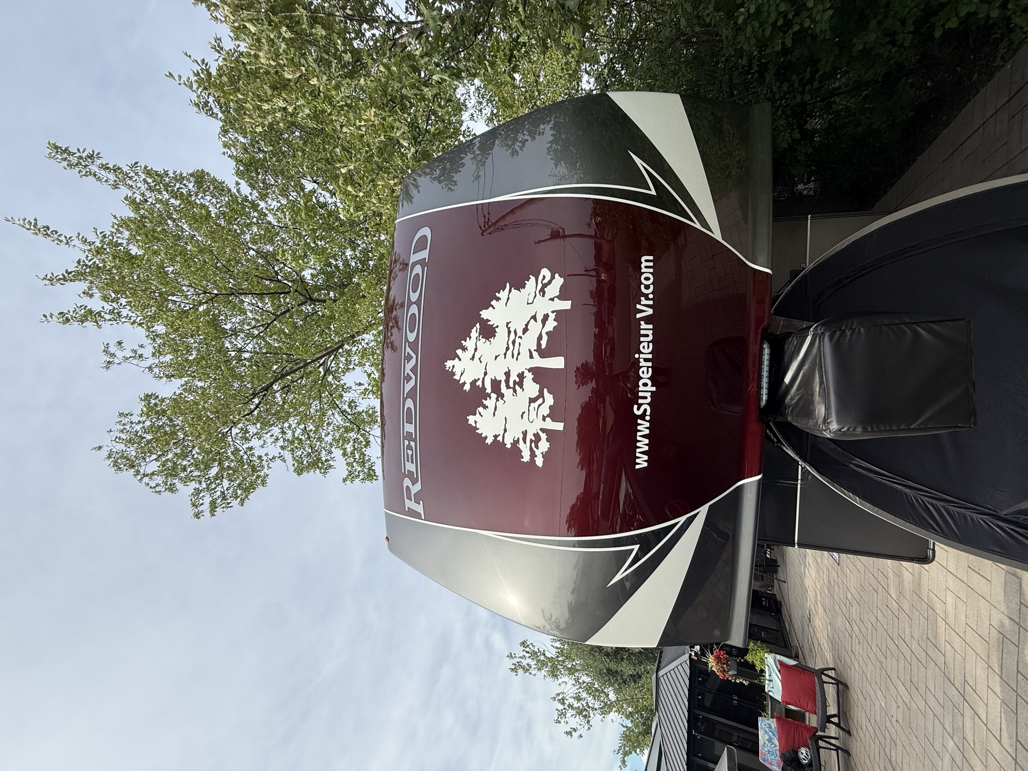 Capuchon avant du fifth wheel Redwood, fini miroir après polissage, réalisation Unipolissage Marine et Récréatif